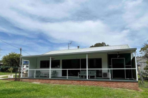 Milk Wharf Cottage - Wallis Lake